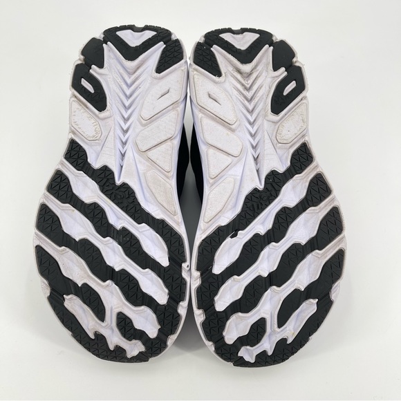 Hoka One One Clifton 8 running shoes 8.5 wide - Picture 6 of 7